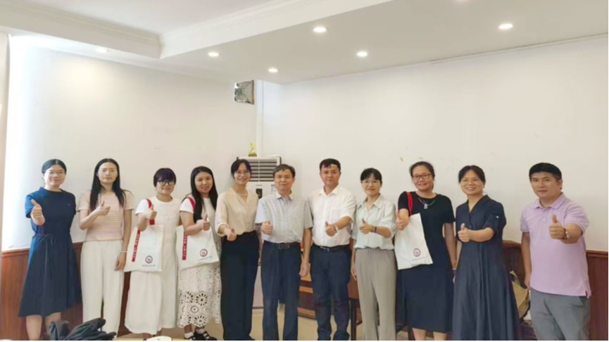 交流座谈忆青春  倾听建议谋发展